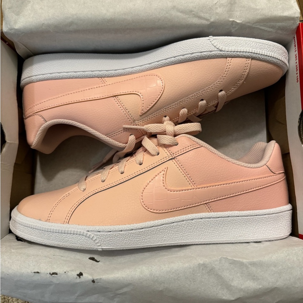 Nike Court Royale
